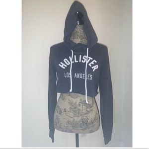 Super cute & comfortable cropped Hollister hoodie!